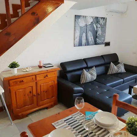 Duplex No 4, Close To Sea And Beach, Heated Pool, Aircondition, Wifi