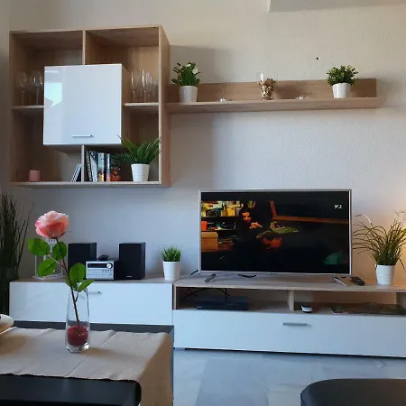 Duplex No 4, Close To Sea And Beach, Heated Pool, Aircondition, Wifi