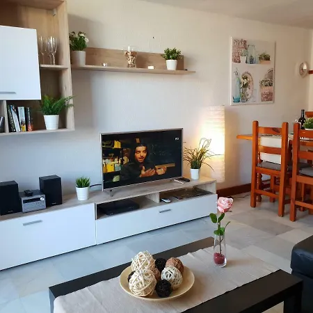 Apartment Duplex No 4, Close To Sea And Beach, Heated Pool, Aircondition, Wifi