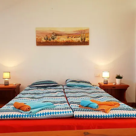 Duplex No 4, Close To Sea And Beach, Heated Pool, Aircondition, Wifi